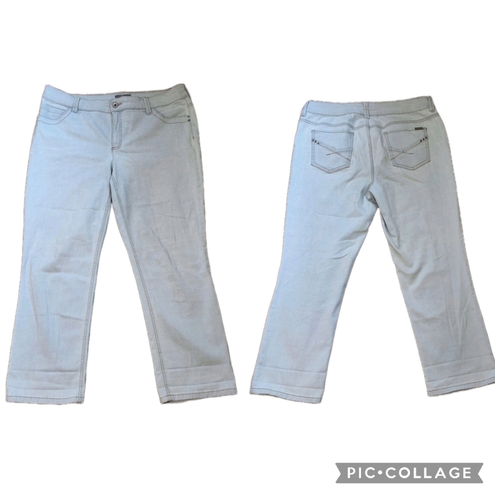 Chicos So Slimming Straight Leg Cropped Jeans Women 2.5 Light Wash Classy Mature